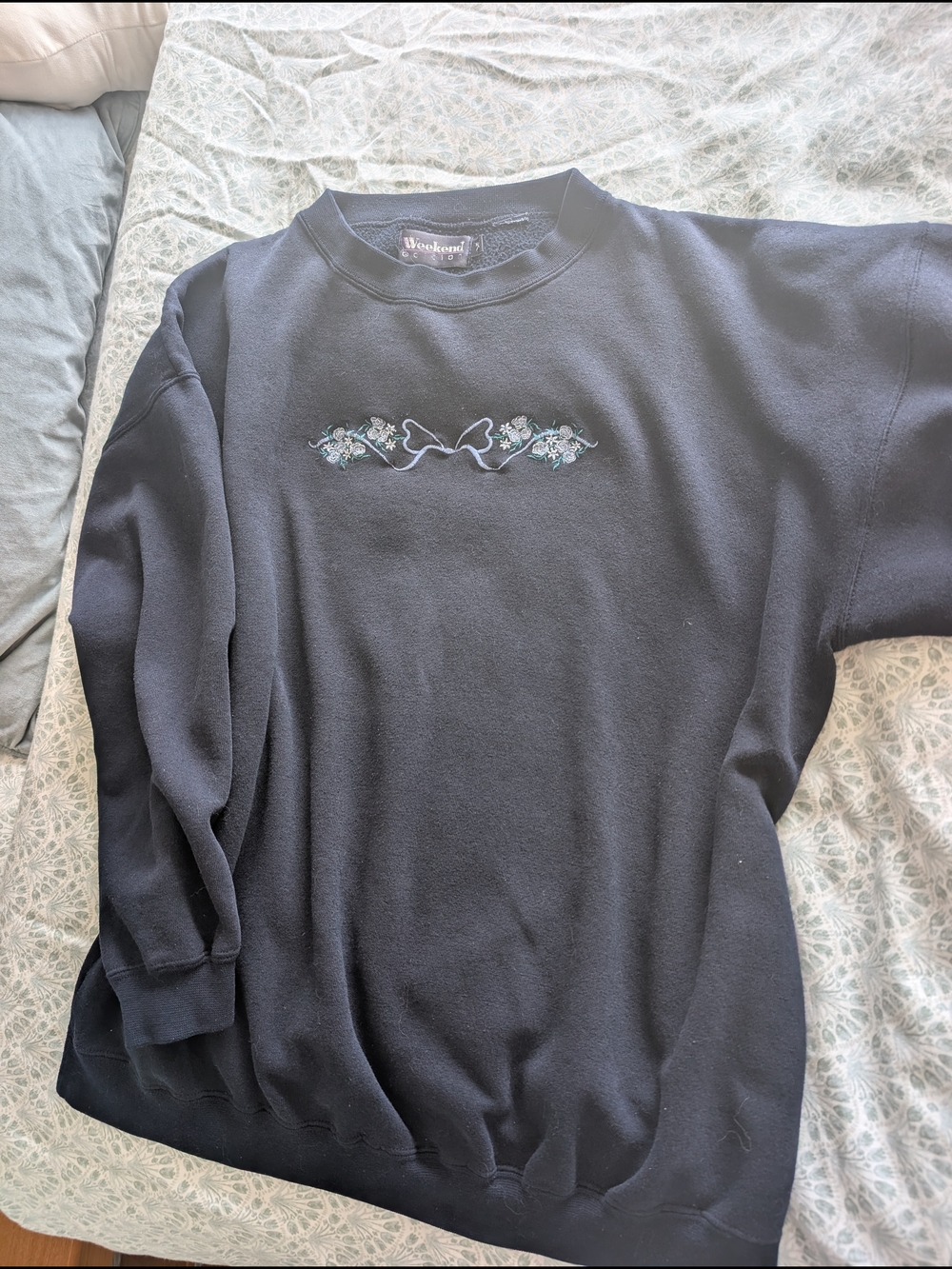 Weekend Vintage embroidered Crew Sweatshirt